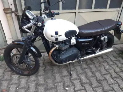 Triumph Street Twin 900 (2021 - 22) usata