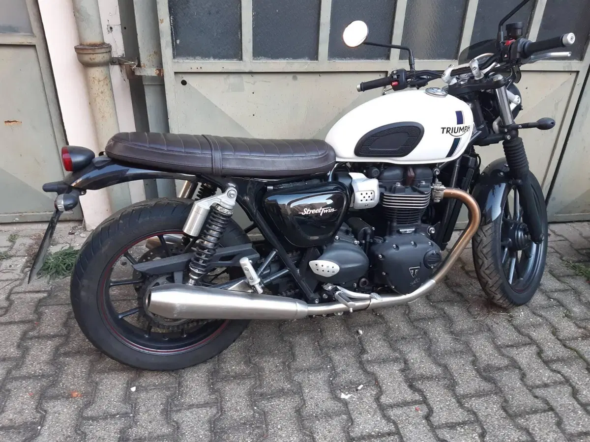 Triumph Street Twin 900 (2021 - 22) (2)