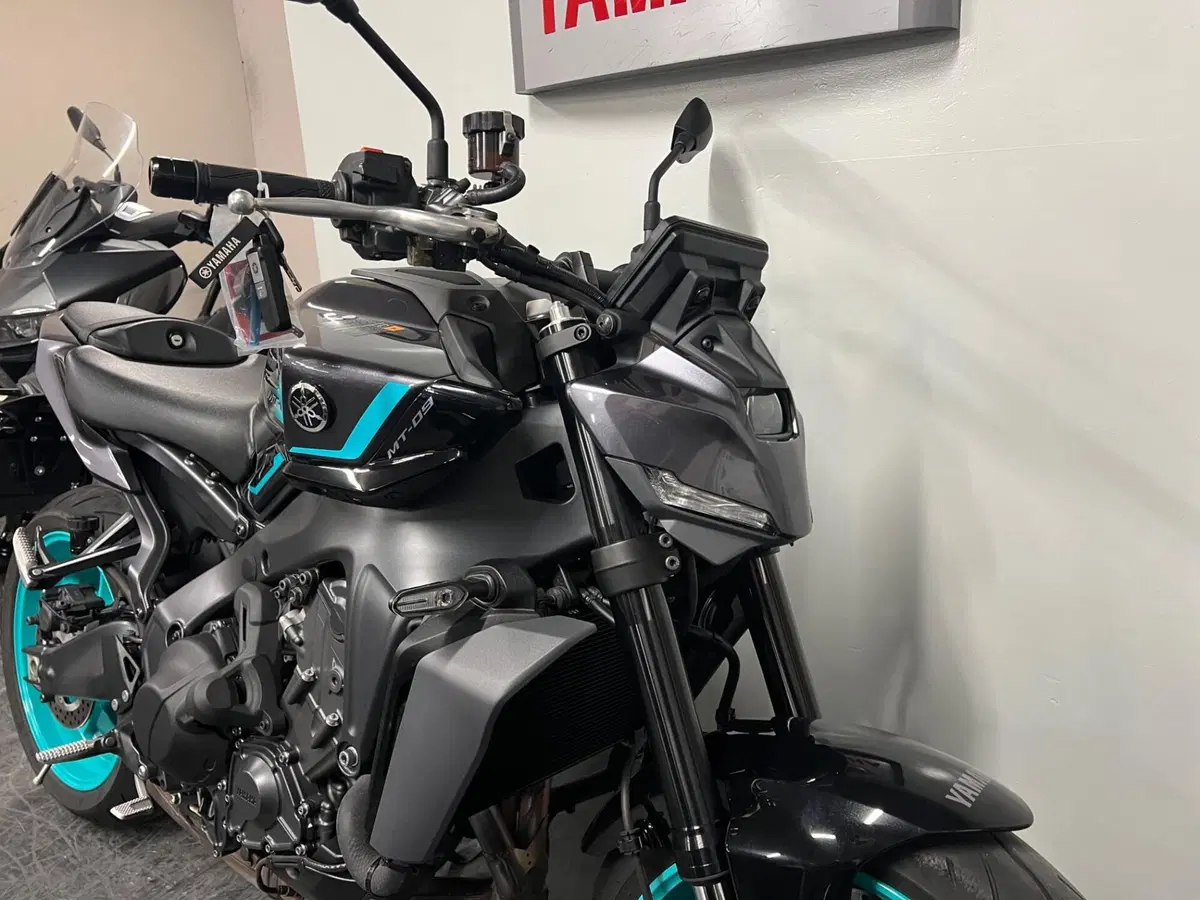 Yamaha MT-09 Y-AMT (2024 - 26) (2)