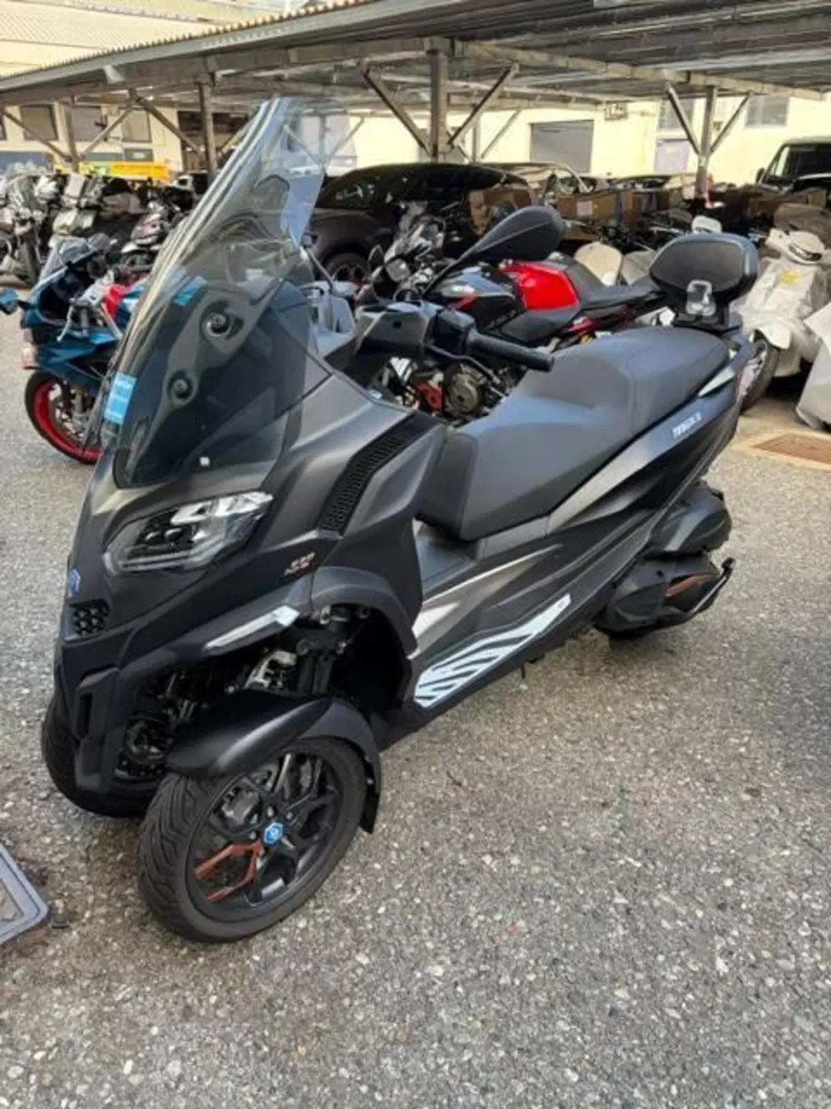 Piaggio MP3 530 Hpe Exclusive (2025 - 26) (3)