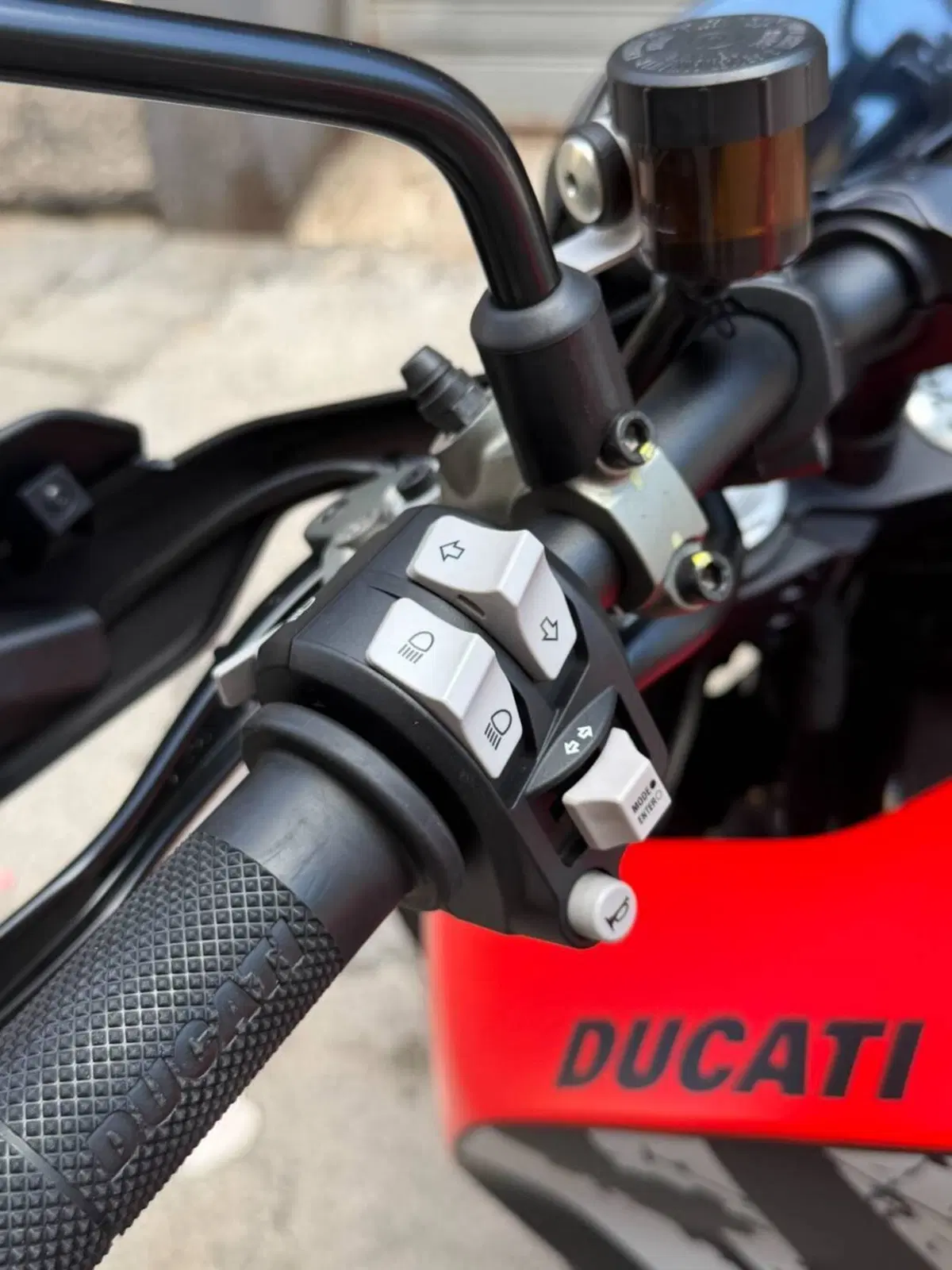 Ducati Hypermotard 950 RVE (2022 - 25) (18)