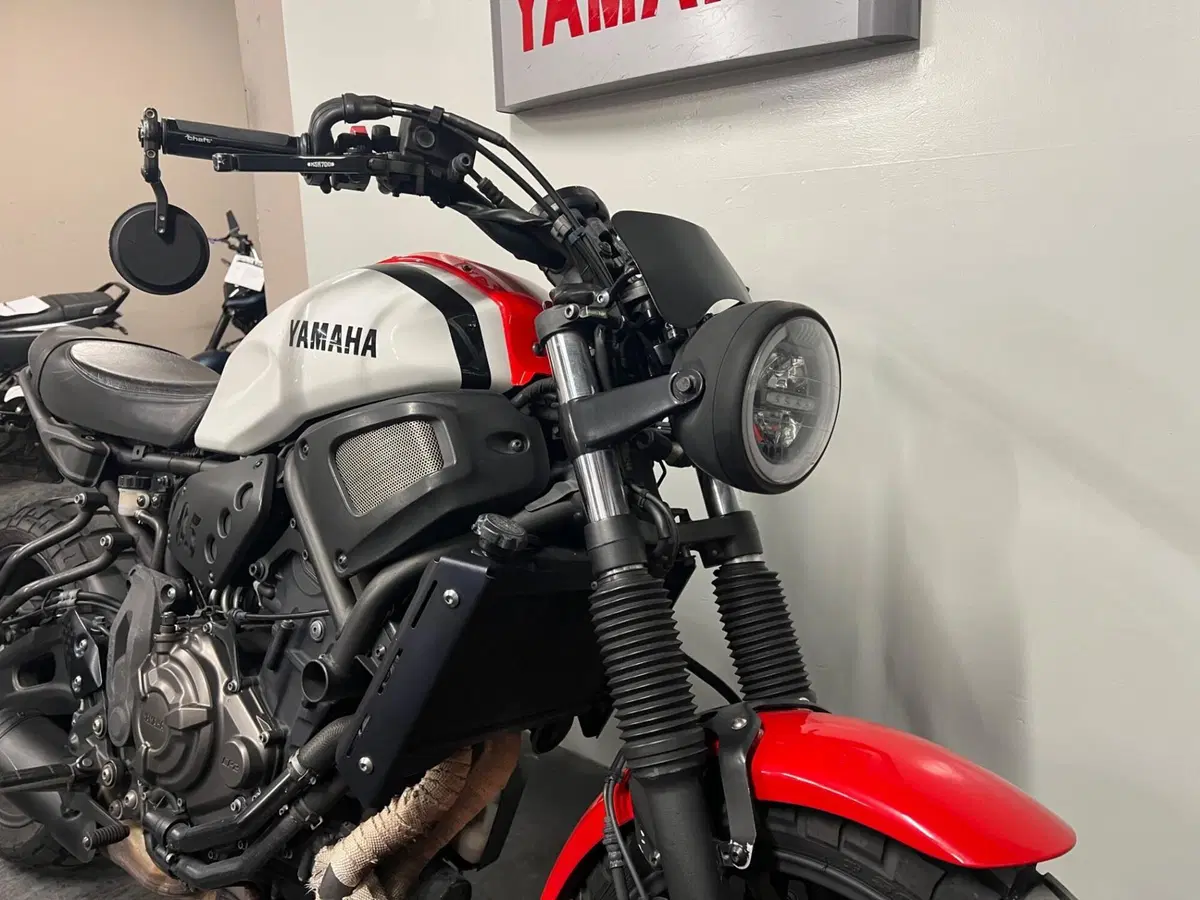 Yamaha XSR 700 ABS (2016 - 20) (2)