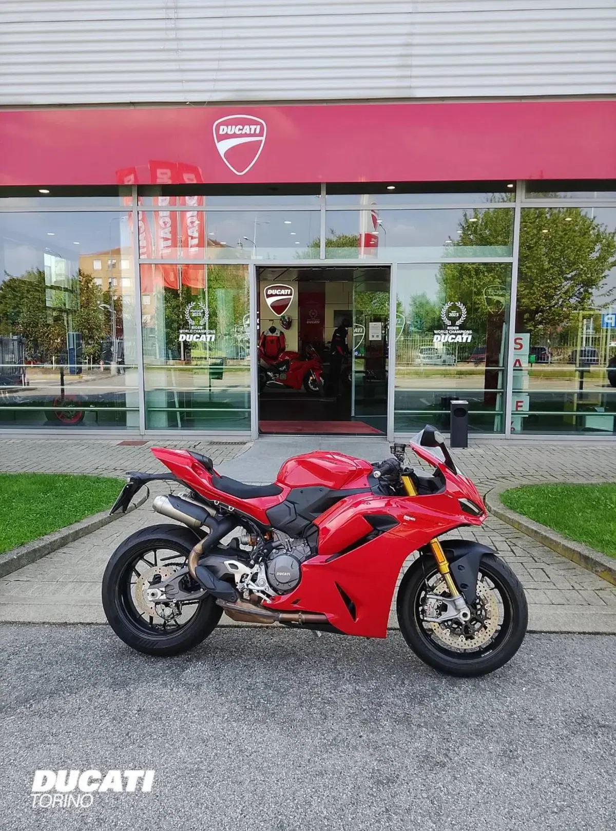 Ducati Panigale V2 S (2025 - 26) (2)