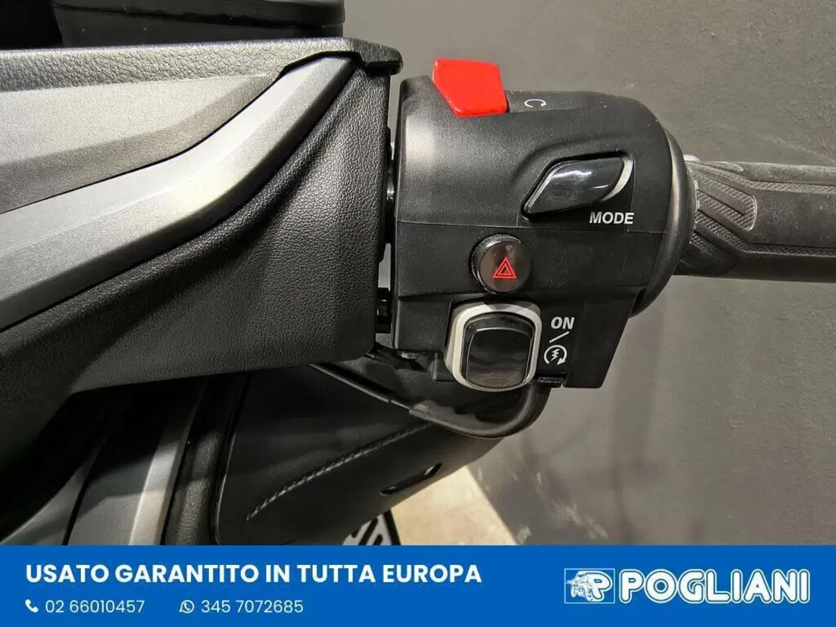 Yamaha T-Max 560 Tech Max (2020) (12)