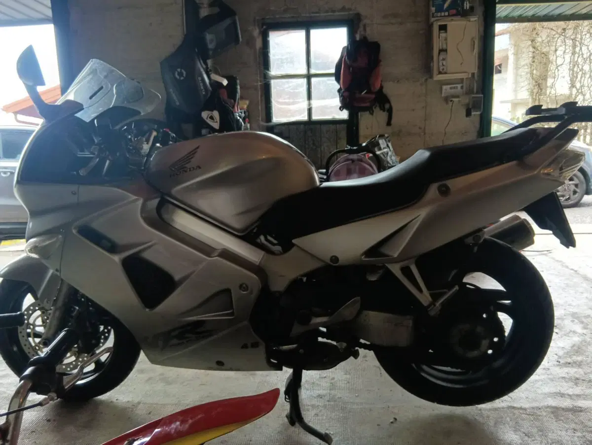 Honda VFR 800 (1998 - 01) (3)