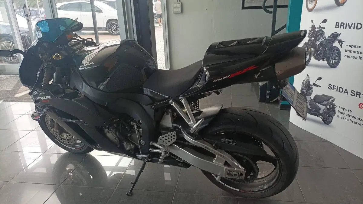 Honda CBR 1000 RR (5)