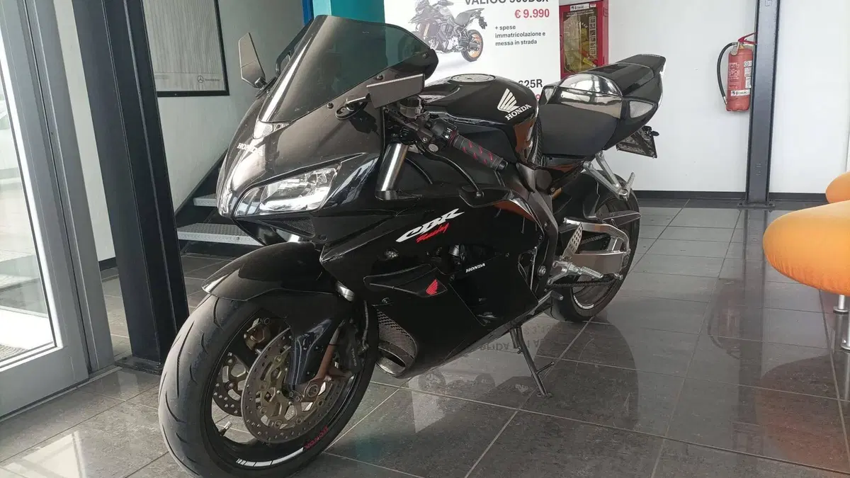 Honda CBR 1000 RR (2)