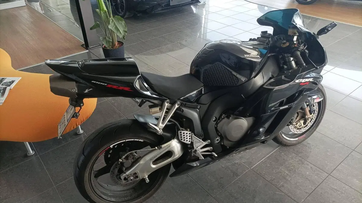 Honda CBR 1000 RR (6)