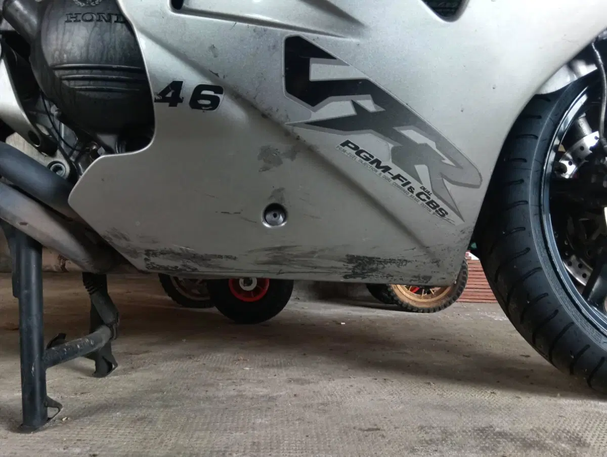 Honda VFR 800 (1998 - 01) (10)