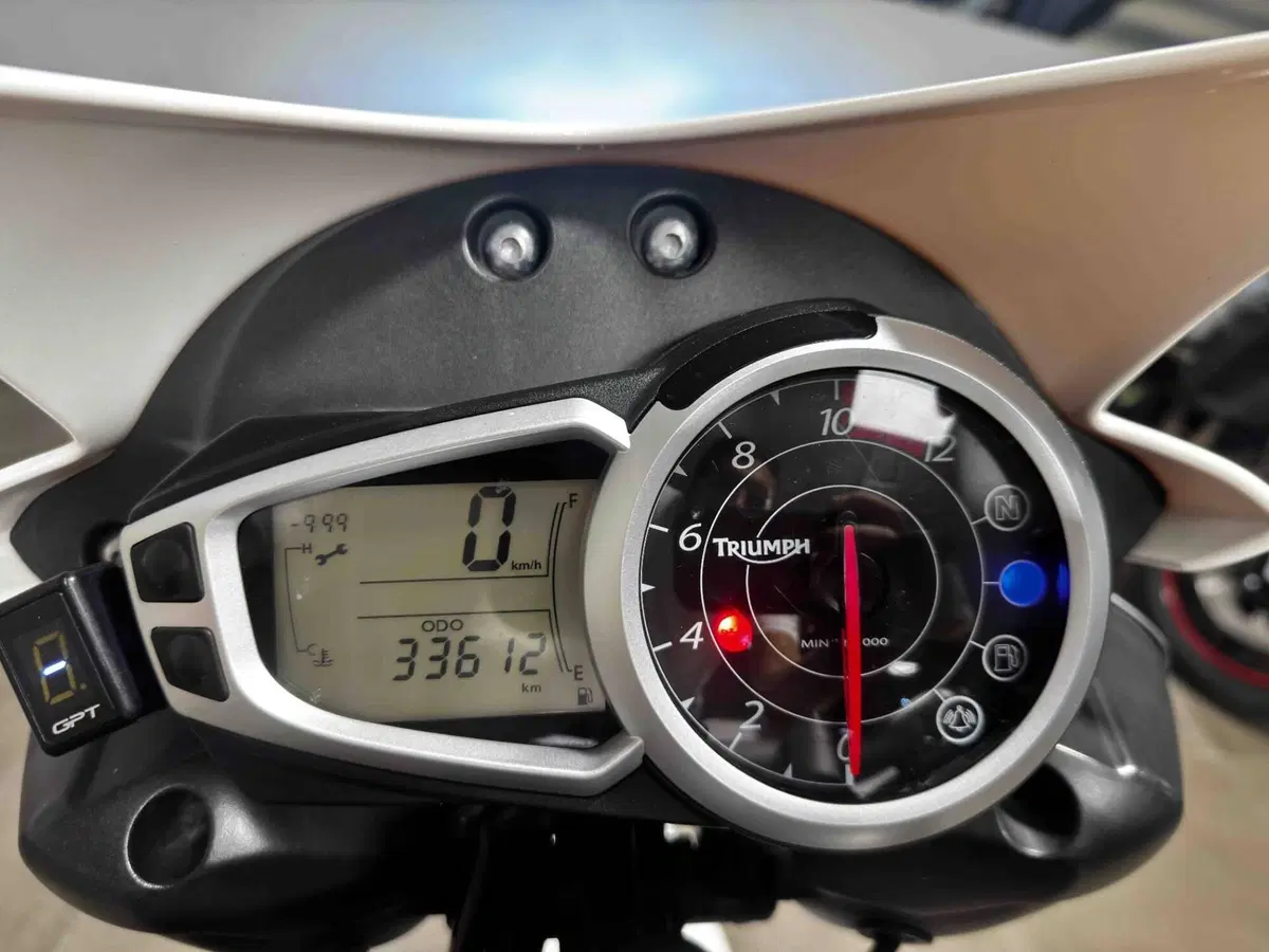 Triumph Speed Triple 1050 (2011 - 13) (5)