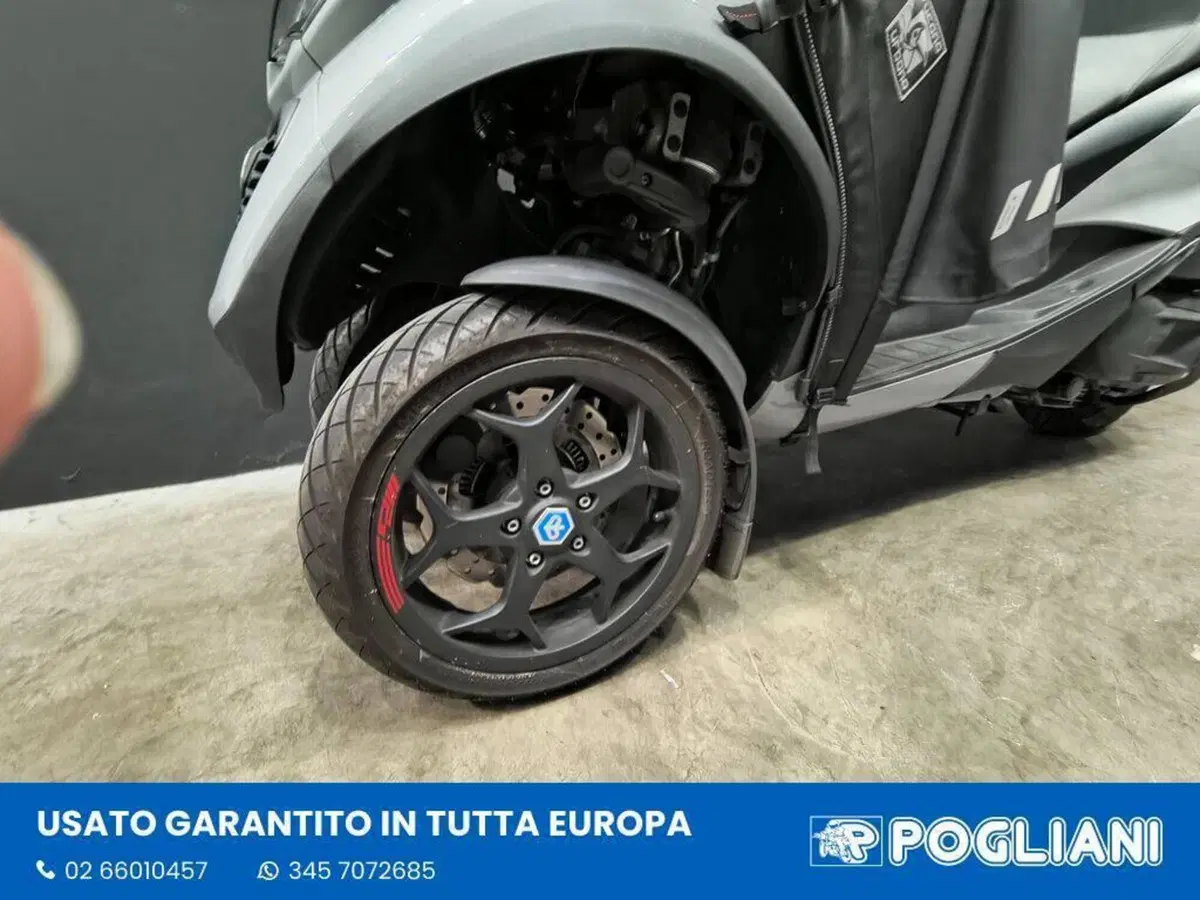 Piaggio Mp3 350 ie ABS (2018 - 19) (9)