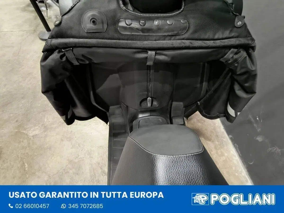 Piaggio Mp3 350 ie ABS (2018 - 19) (12)