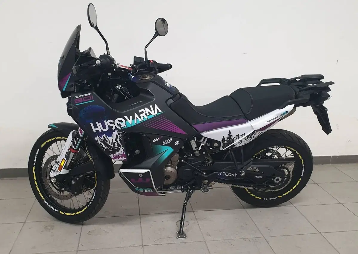 Husqvarna Norden 901 (2022 - 26) (2)