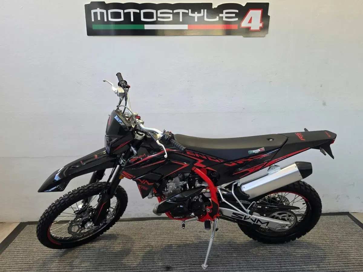 Swm RS 125 R (2026) (2)