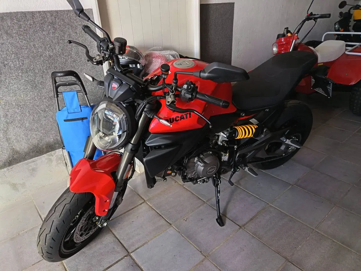 Ducati Monster 890 (2026)