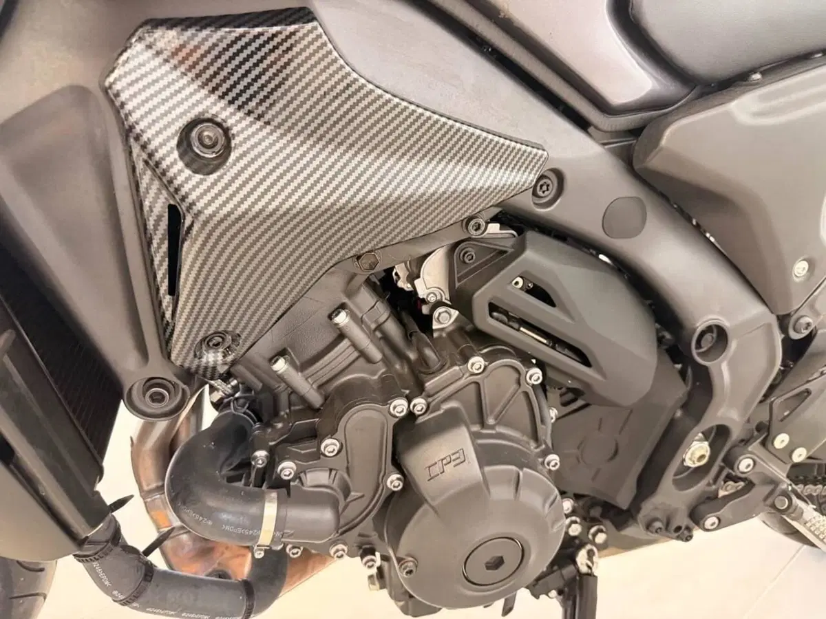 Yamaha MT-09 Y-AMT (2024 - 26) (10)