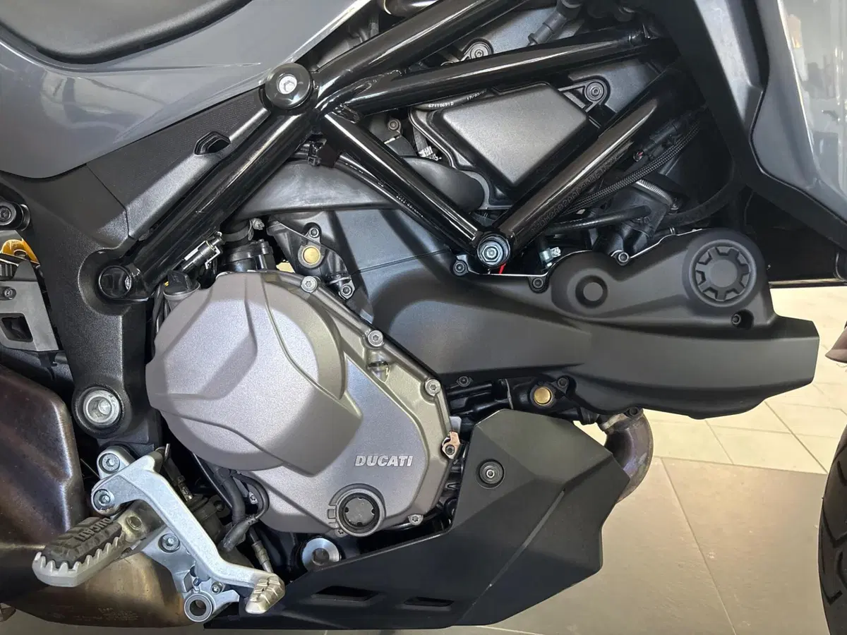 Ducati Multistrada V2 S (2022 - 24) (5)