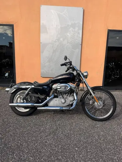 Harley-Davidson 883 Custom (2006 - 07) - XL 883C usata