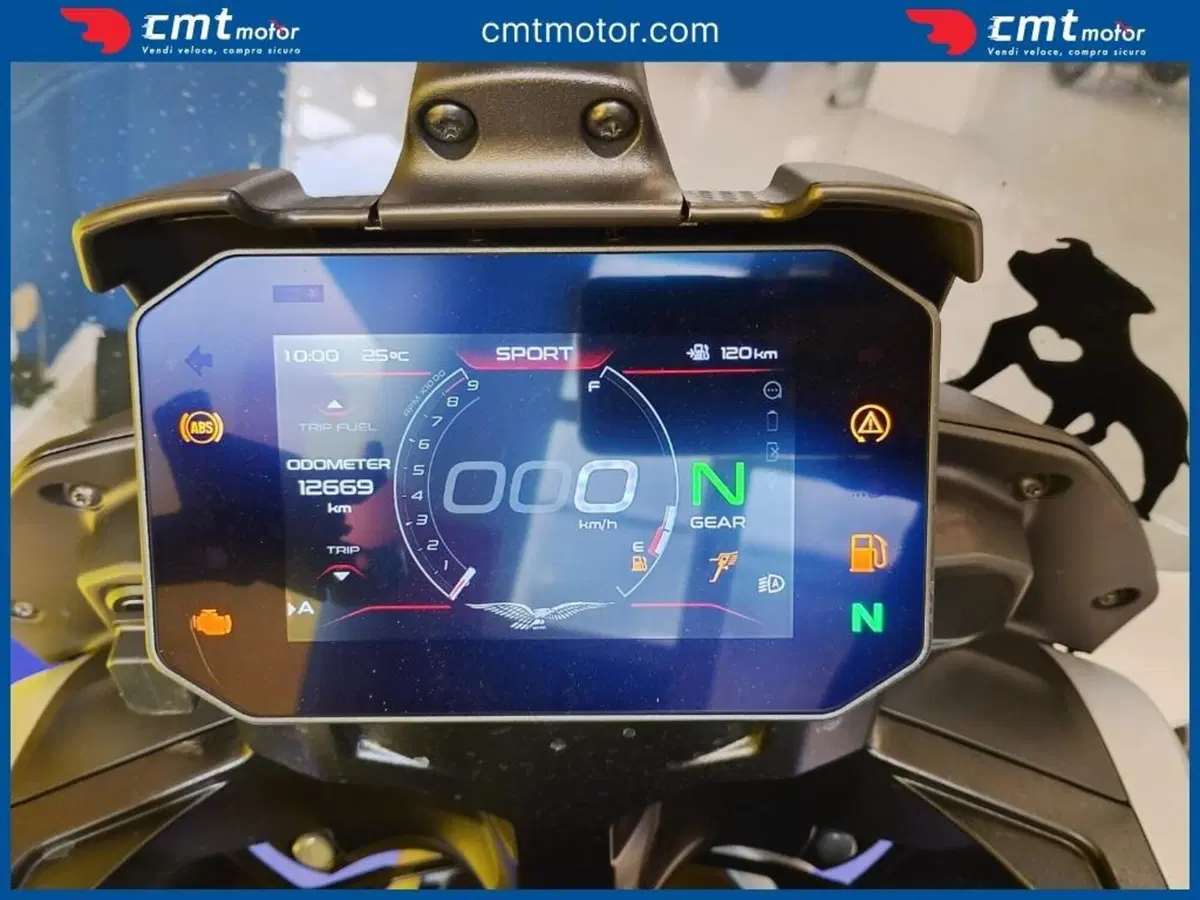 Moto Guzzi V85 Strada (2024 - 26) (7)