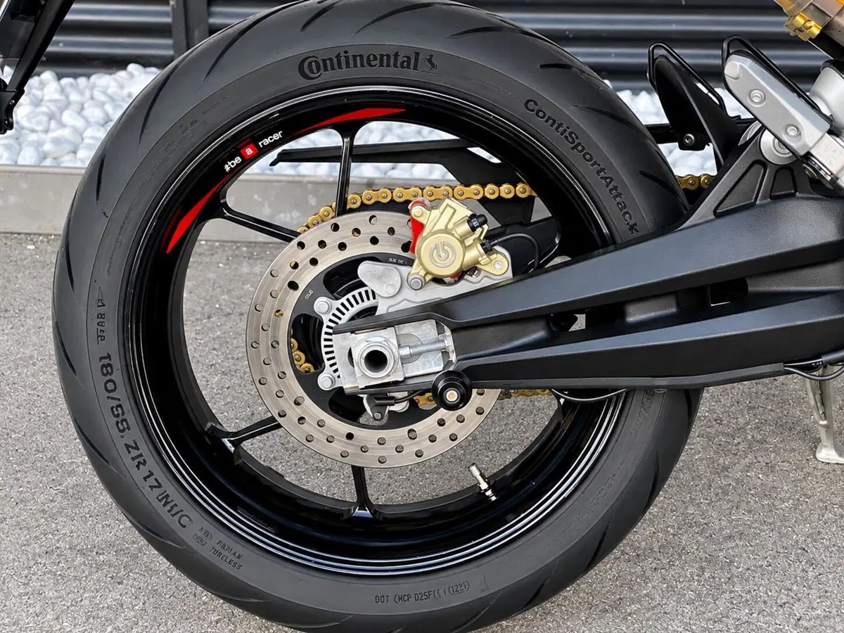Aprilia Dorsoduro 900 (2017 - 20) (9)