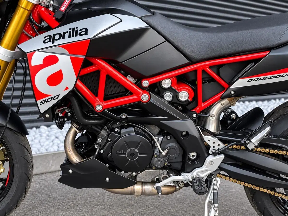 Aprilia Dorsoduro 900 (2017 - 20) (3)