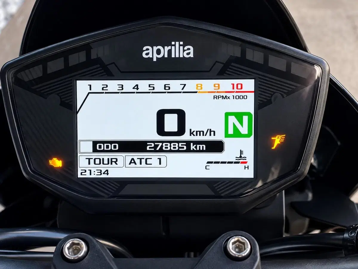 Aprilia Dorsoduro 900 (2017 - 20) (13)