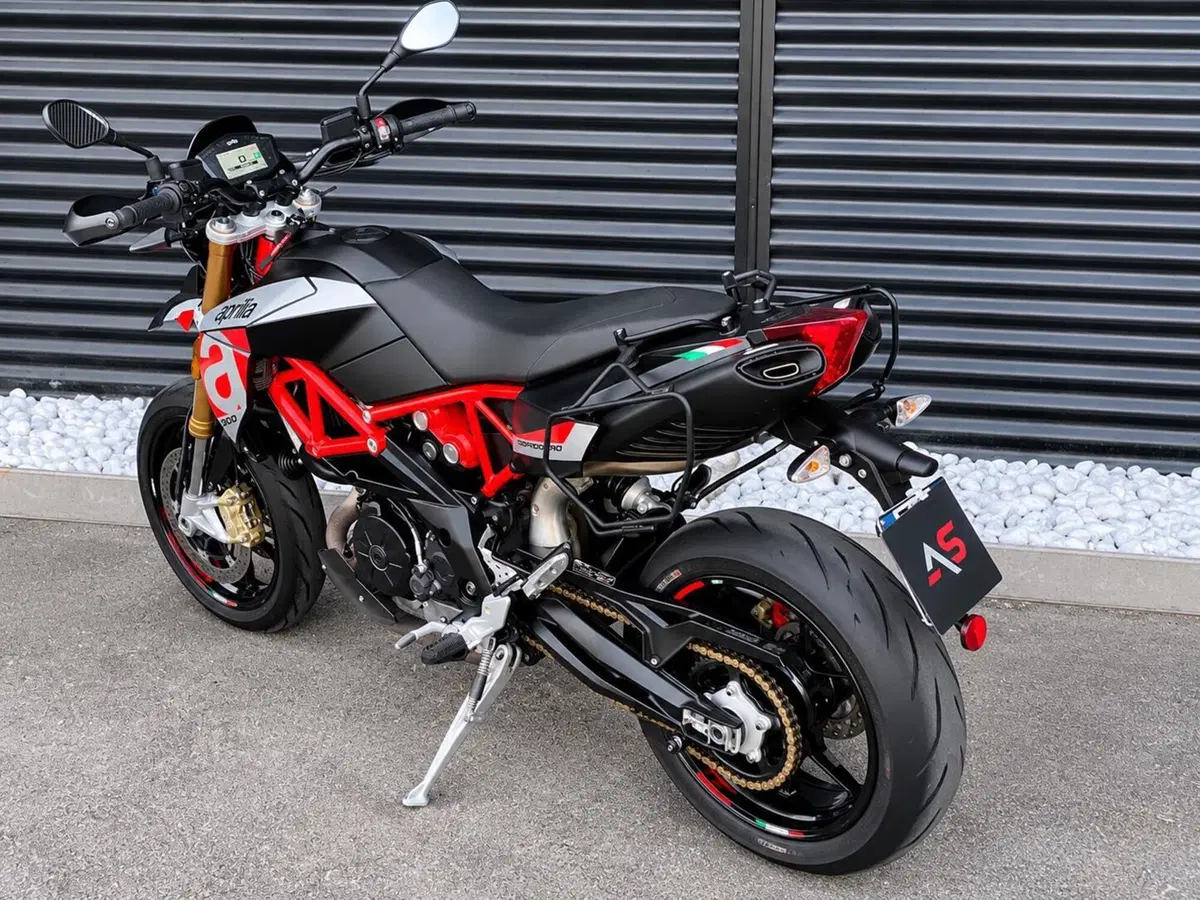 Aprilia Dorsoduro 900 (2017 - 20) (2)