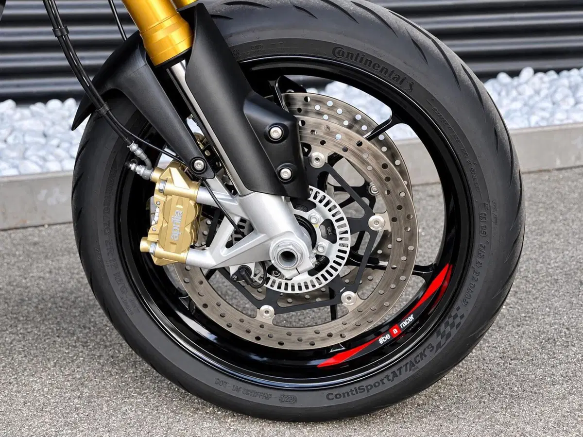 Aprilia Dorsoduro 900 (2017 - 20) (7)