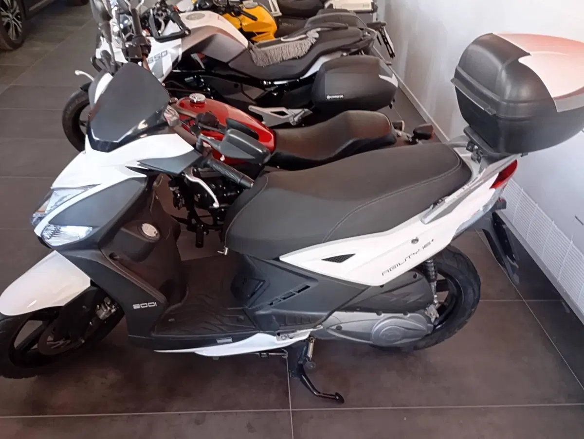 Kymco Agility 200i R16 + (2014 - 17) (2)