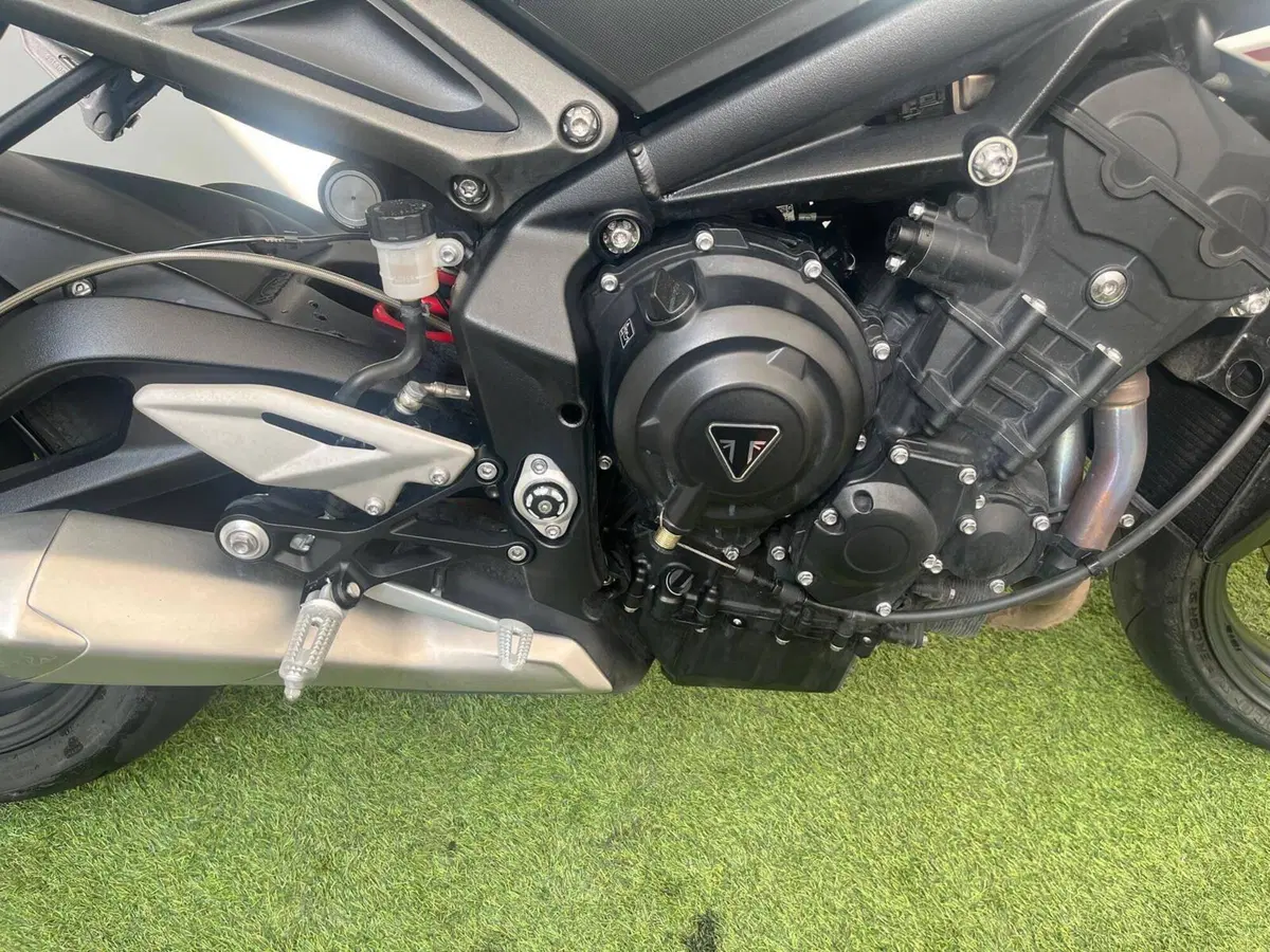 Triumph Street Triple 765 R (2023 - 26) (6)