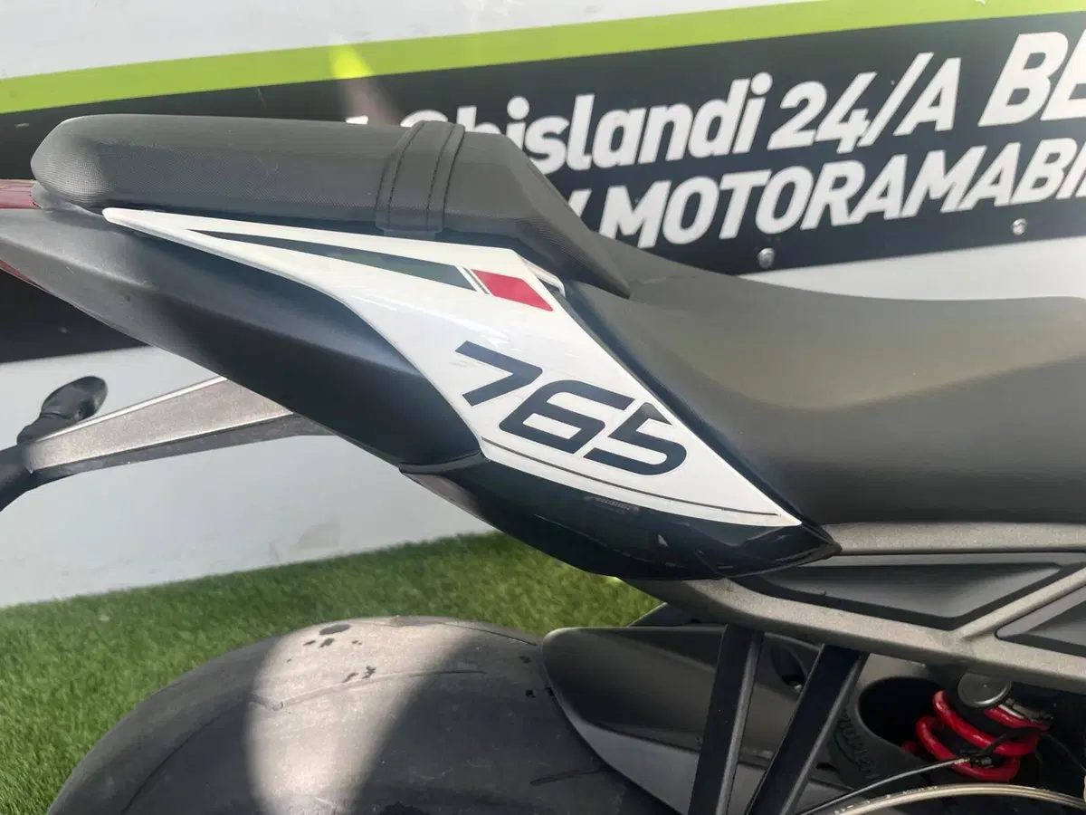 Triumph Street Triple 765 R (2023 - 26) (7)