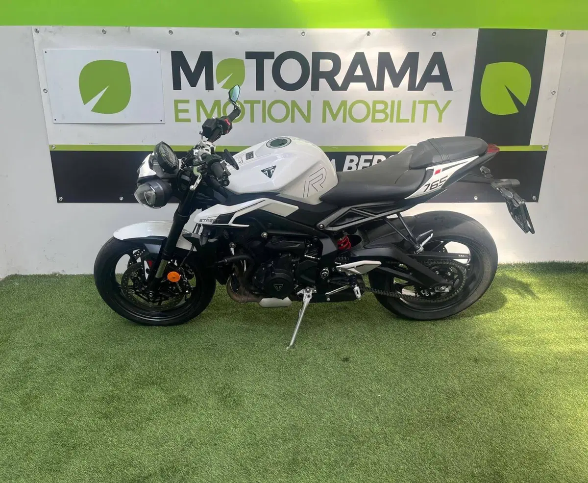Triumph Street Triple 765 R (2023 - 26) (3)