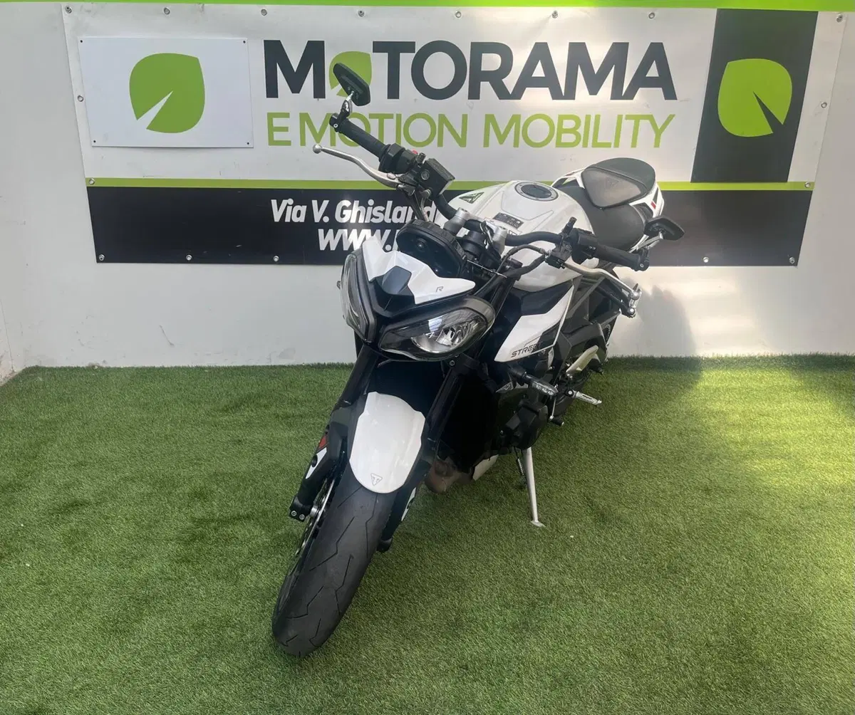 Triumph Street Triple 765 R (2023 - 26) (2)