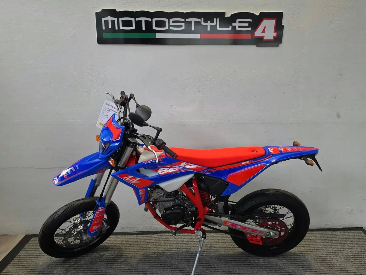 Betamotor RR 125 4T Motard R (2025 - 26) (2)