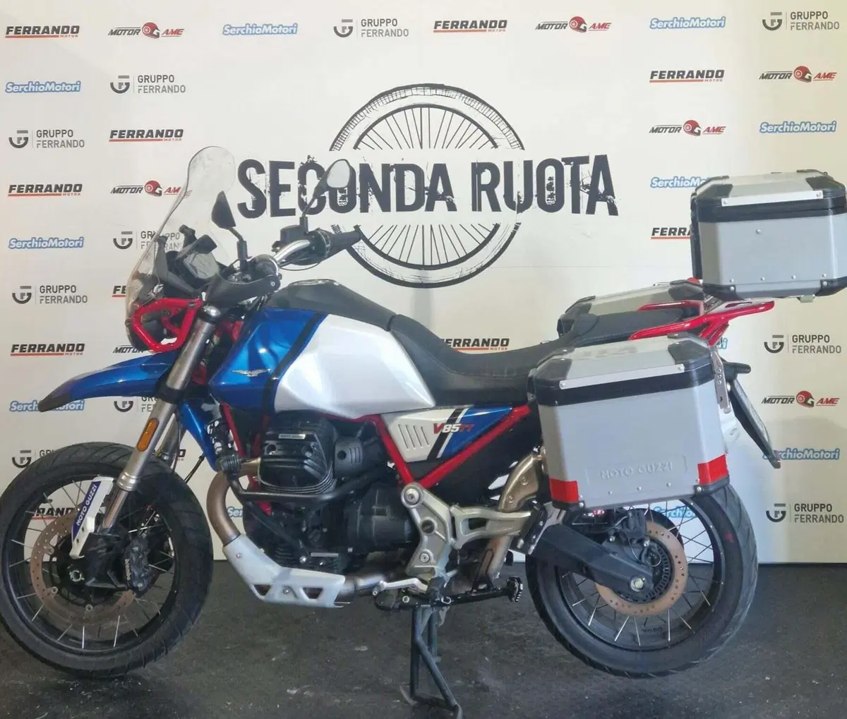 Moto Guzzi V85 TT Evocative Graphics (2021 - 23) (2)