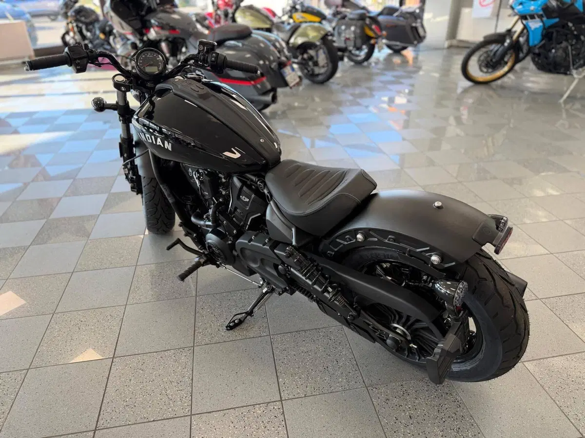 Indian Scout Sixty 999 Bobber (2025 - 26) (4)