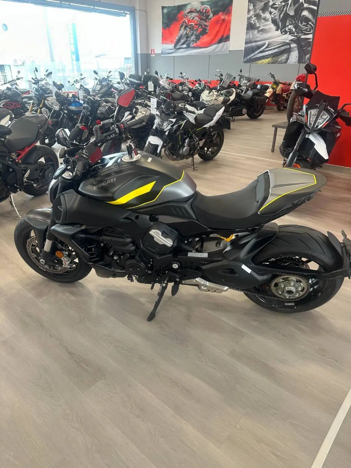 Ducati Diavel V4 (2023 - 26) (3)