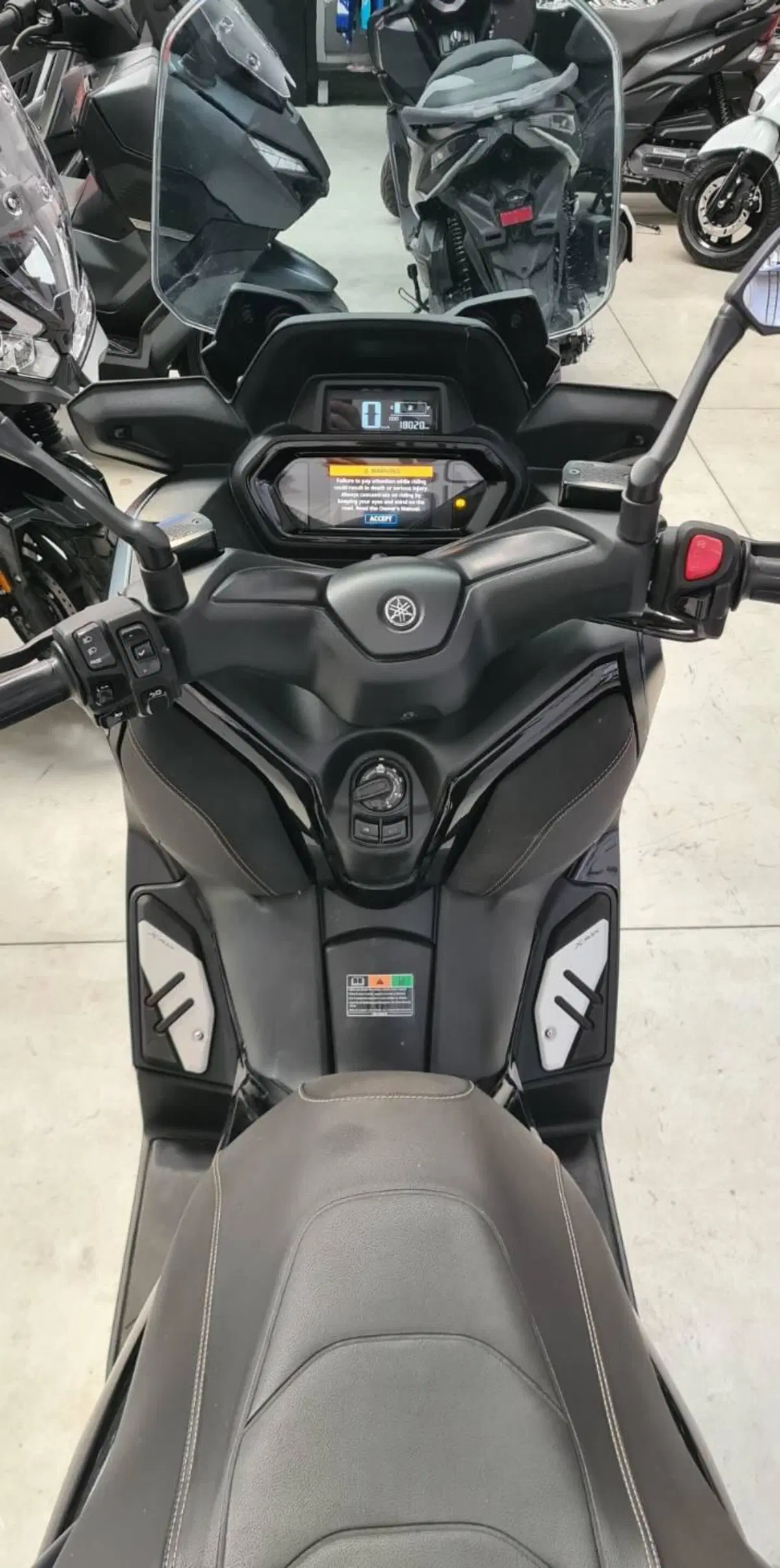 Yamaha X-Max 300 Tech Max (2021 - 24) (3)