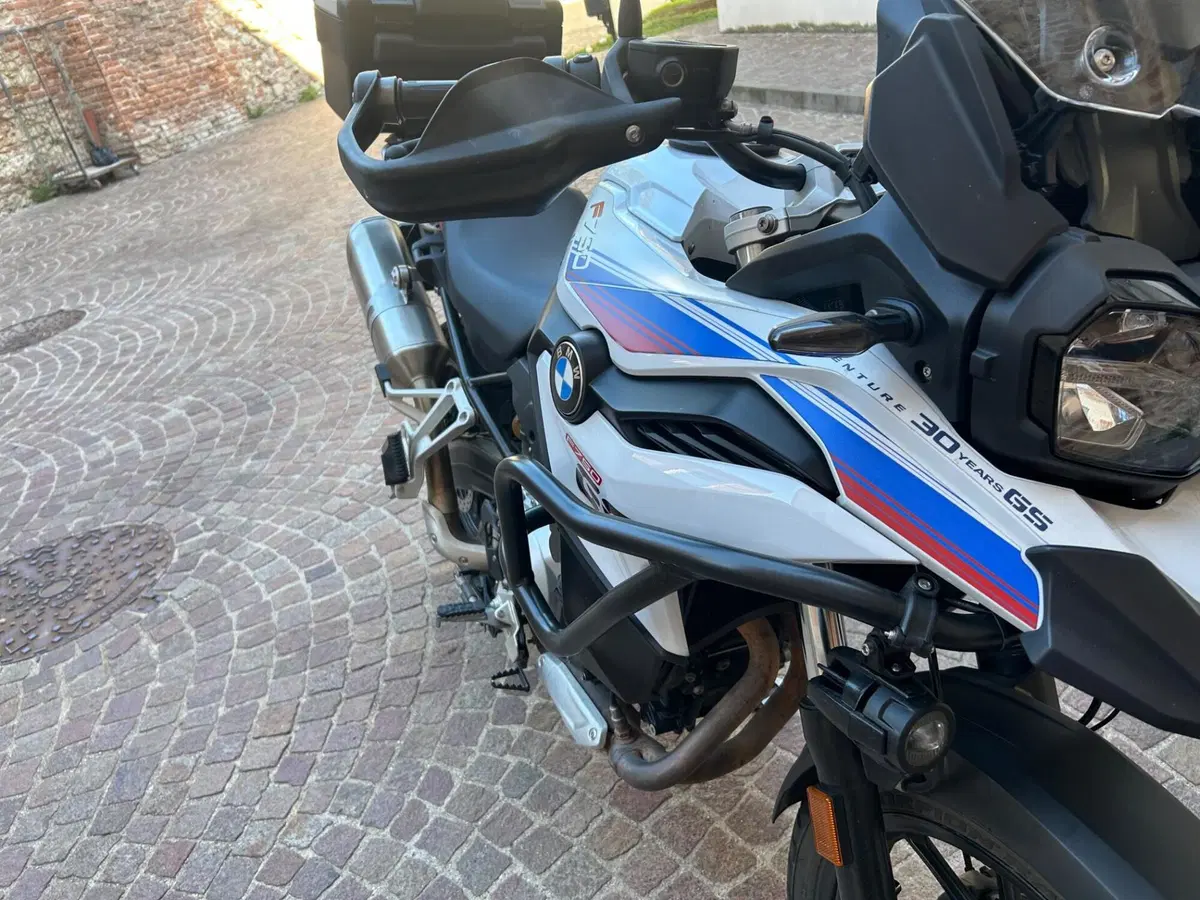 Bmw F 750 GS Edition 40 Years GS (2021) (2)