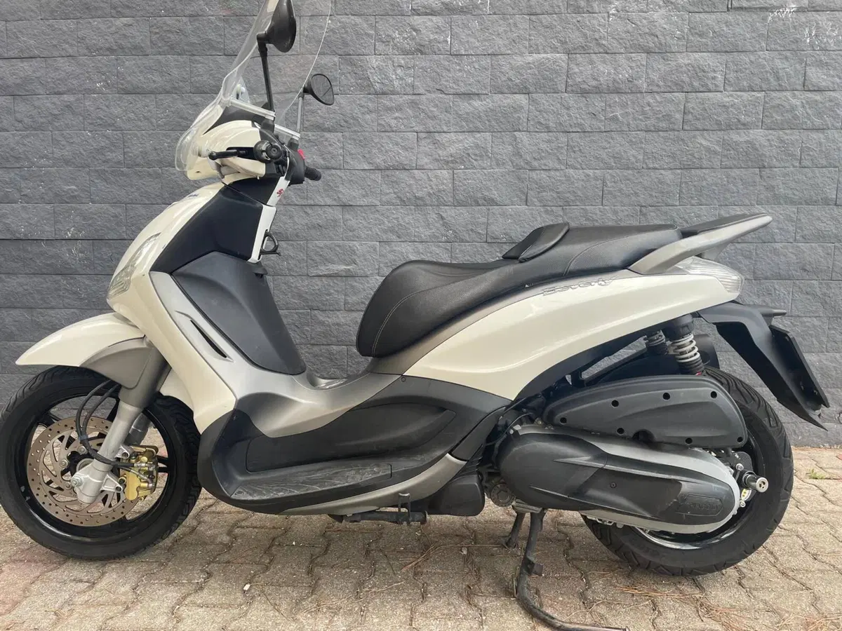 Piaggio Beverly 350 SportTouring ie (2011 - 15)