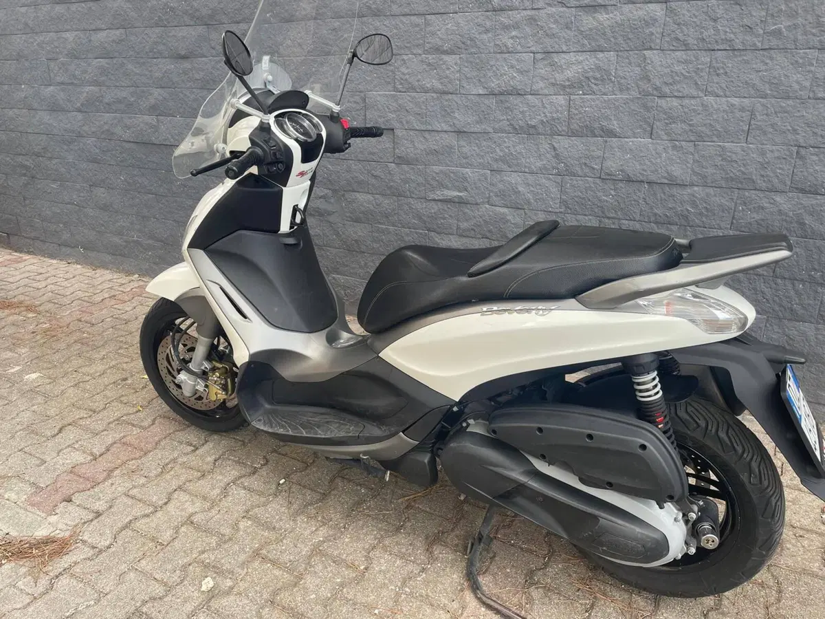 Piaggio Beverly 350 SportTouring ie (2011 - 15) (2)