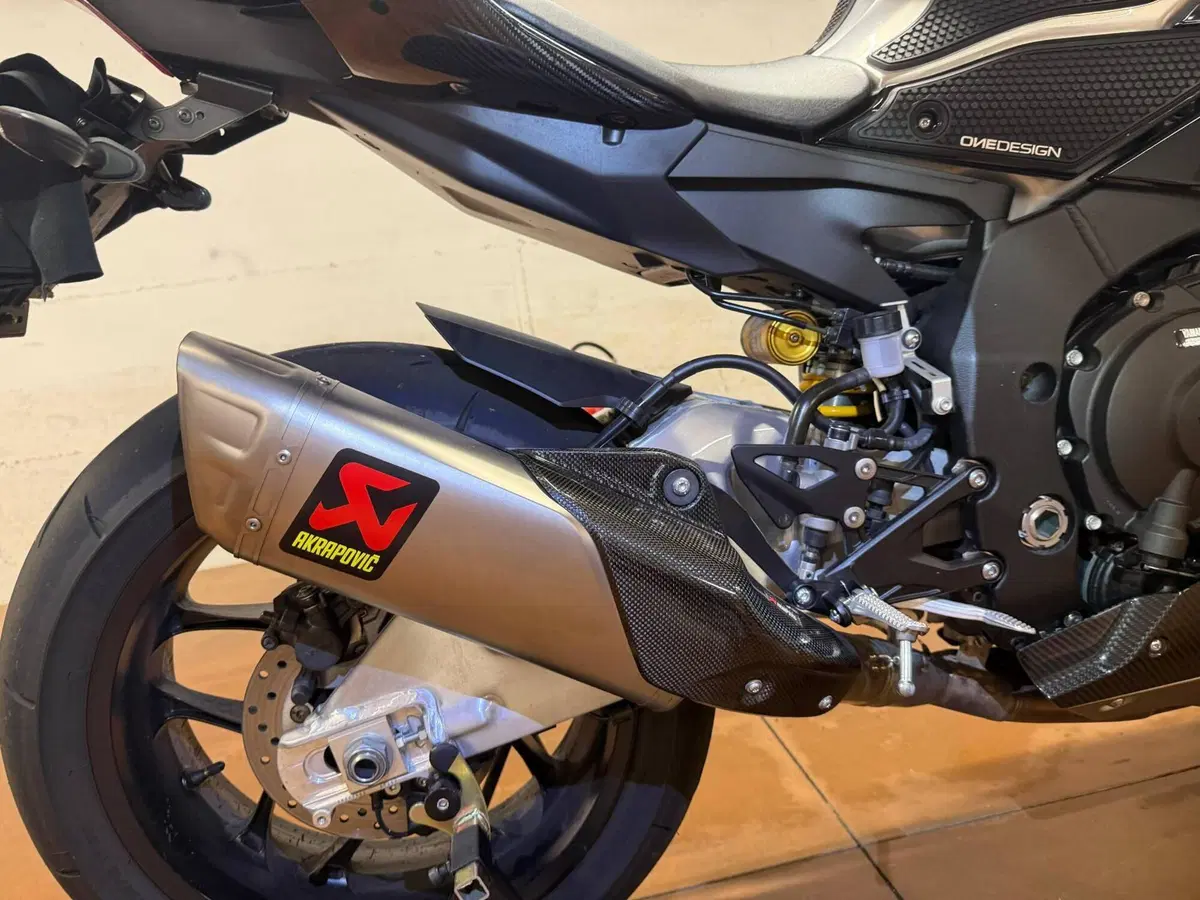 Yamaha YZF R1M (2020 - 25) (9)
