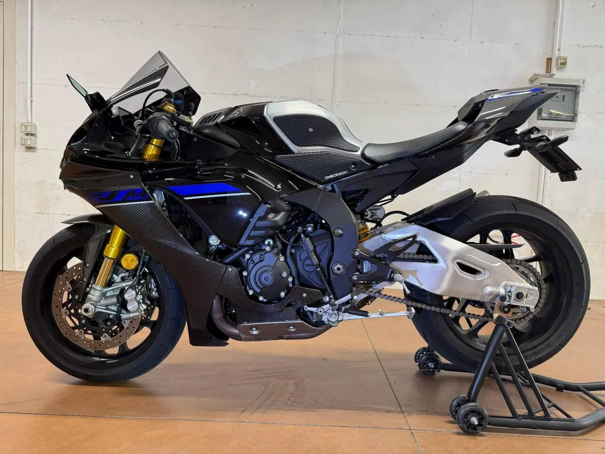 Yamaha YZF R1M (2020 - 25) (3)