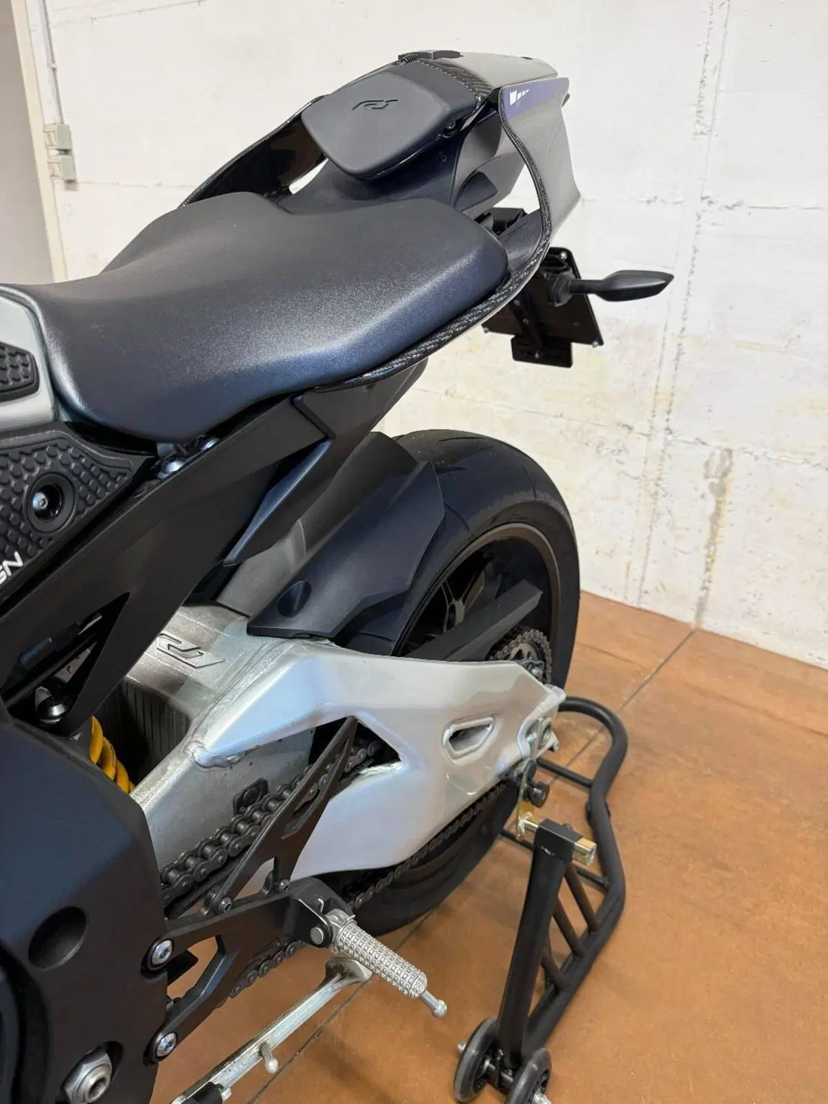 Yamaha YZF R1M (2020 - 25) (10)