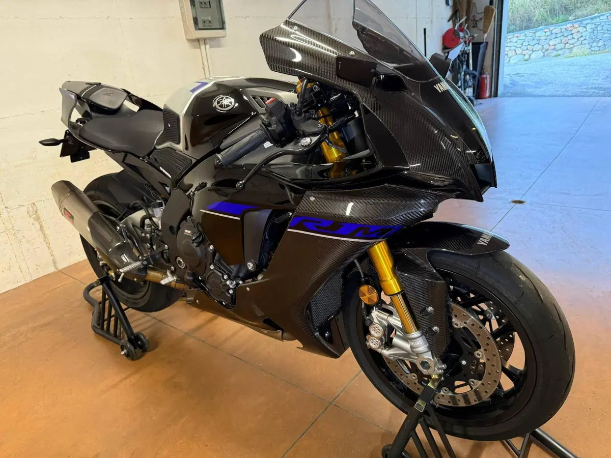 Yamaha YZF R1M (2020 - 25) (17)