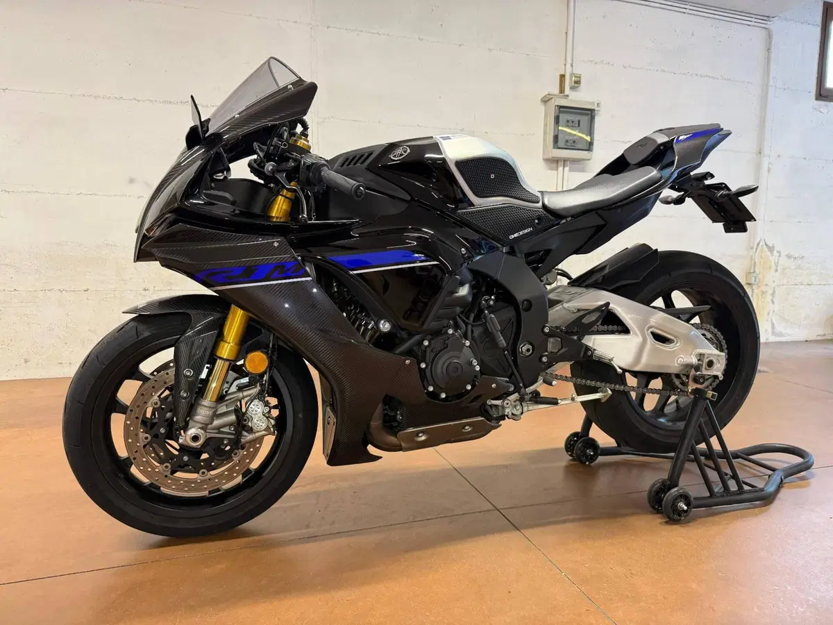 Yamaha YZF R1M (2020 - 25) (16)