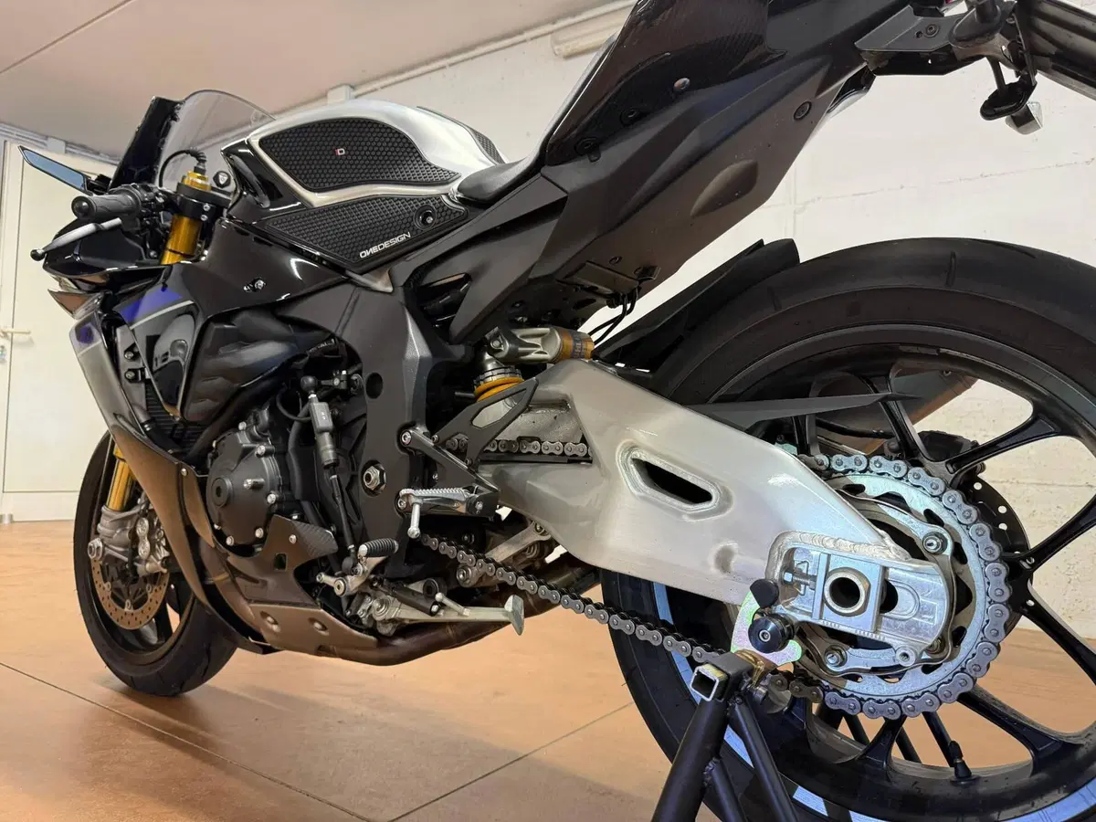 Yamaha YZF R1M (2020 - 25) (15)