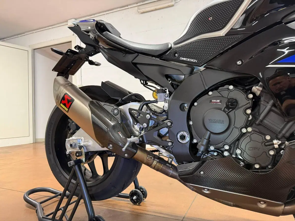 Yamaha YZF R1M (2020 - 25) (18)
