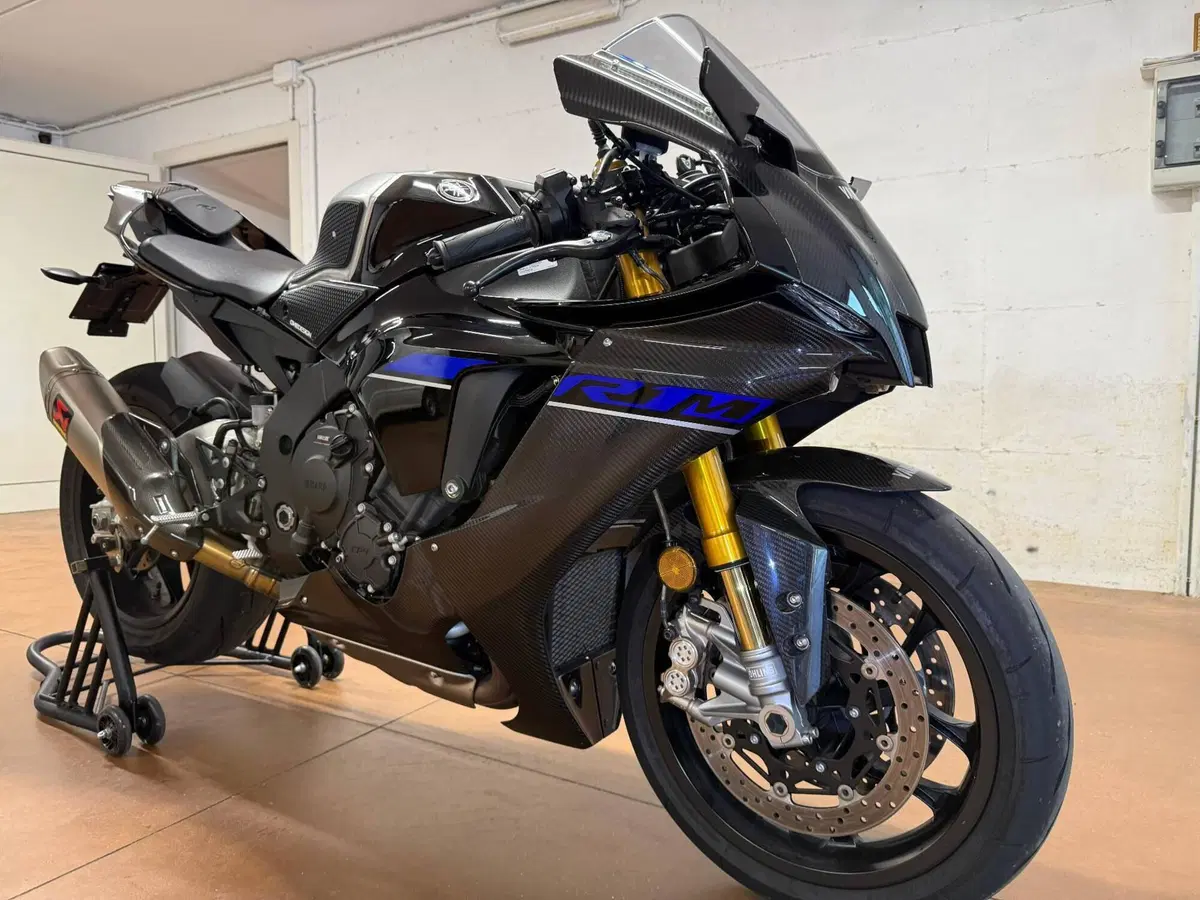 Yamaha YZF R1M (2020 - 25) (8)
