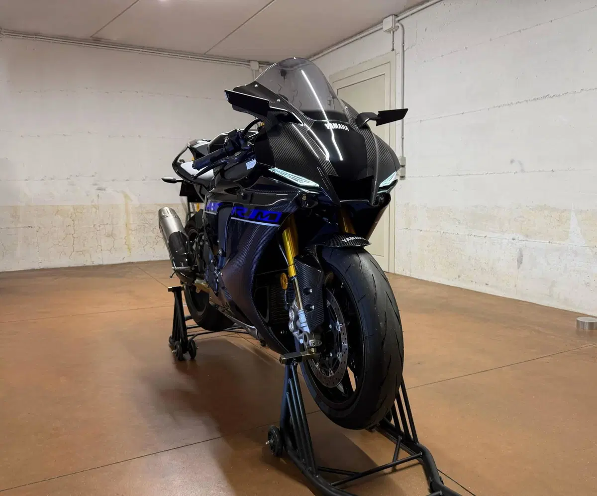 Yamaha YZF R1M (2020 - 25) (2)